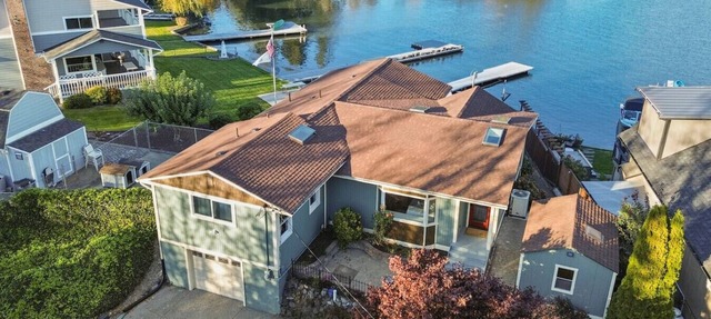 Chic Lakefront 2BR/2BA Upper Unit | BBQ Deck