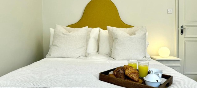 Chic Marylebone Village w Premium Mattress and 55 inch TV, by The Design Traveller