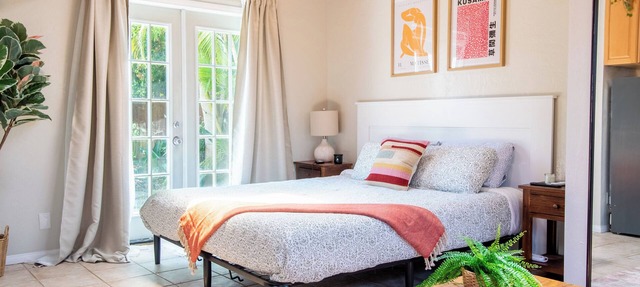 Chic & Spacious Studio by the Beach Prime La Jolla Spot Sleeps 4!