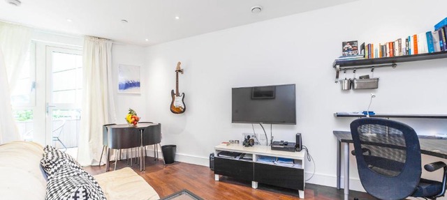 Chic Sun-Filled 1 BDR Apt with Private Terrace