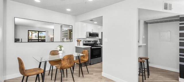 Chill 2BR Near ASU, Pool, Grill, Parking,Pet Frndly