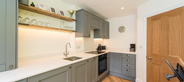 City Centre, Newly Refurbished Stylish Apartment