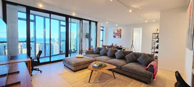 City Private Luxurious penthouse 3b2b Apt 202sqm