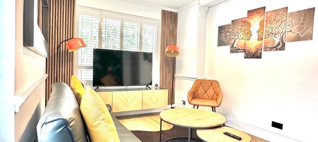 Clapham 3-Bed Flat Sleeps 6 with Free Parking