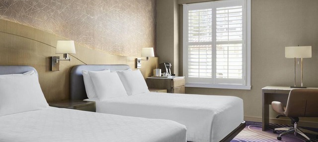 Classic Room, Onsite Pool, Close to World-Class Museums!