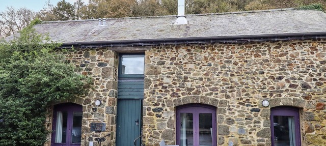 CLIFFORD LODGE BARN, pet friendly, with open fire in Moretonhampstead