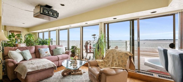 Coastal Charm Lobster Ch Teau