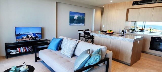 Coastal Luxury Overlooking Tamarama Beach - Views, Parking & Air Conditioning