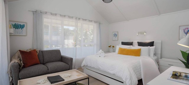 Coastal Studio Retreat – Walk to Beach & Downtown