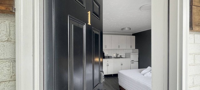 Comfort Suite Hotel- 2 Pools, Near Beach/Boardwalk, No Pets Allowed