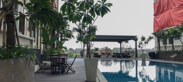 Comfortable Pool View Studio Room at LRT City Jatibening Apartment