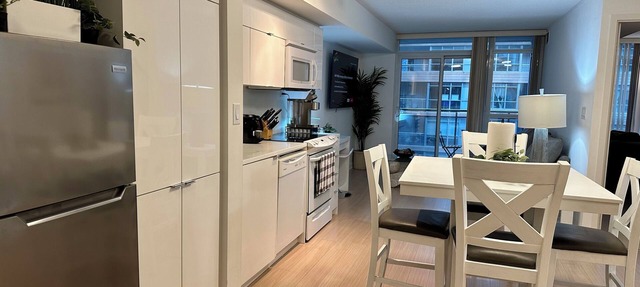 Comfy 1 bedroom + den