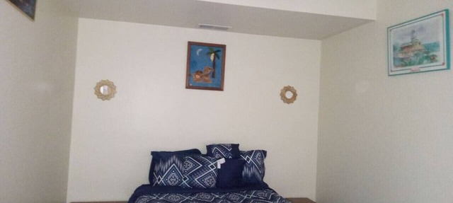 comfy cozy roomy with free parking