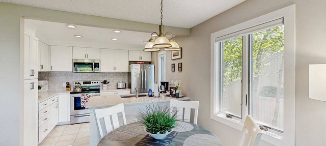 Comfy Glen Arbor condo with stunning Lake Michigan views, deck, & fireplace