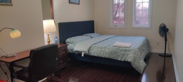 Comfy King size Bedroom in Mississauga near Toronto Pearson Airport.