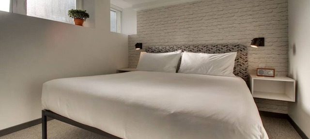 Compact & Contemporary Stay Ideal for Business Travelers – Work & Relax