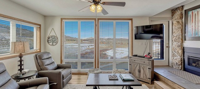 COMPLETELY UPDATED 2BR2BA Walk to Base-Short & Long Term STUNNING Mountain Views
