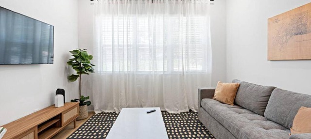 Condo Near Downtown Broadway & Stadium with Free Parking