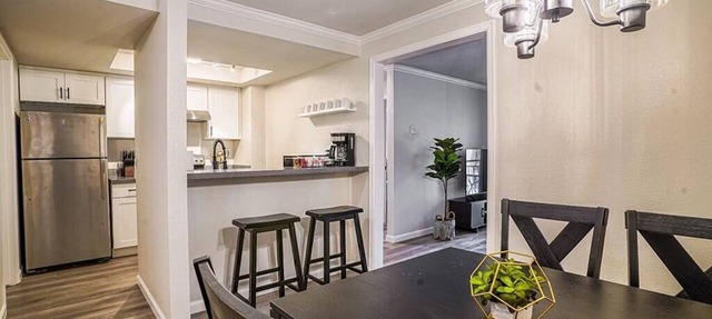 Condo with king bed, walk to Microsoft, park