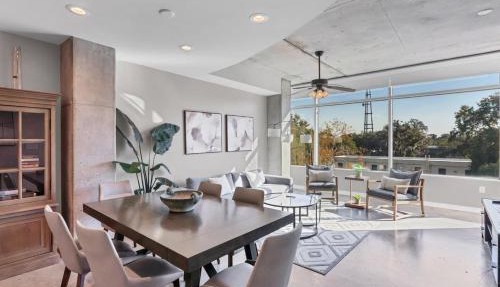 Contemporary 2 bdrm 2 bath Downtown Orlando