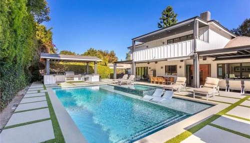 Contemporary Elegance sleeps 16 pool hot tub
