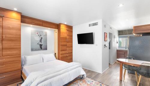 Contemporary Studio Hub in DTPH - Pool & Parking