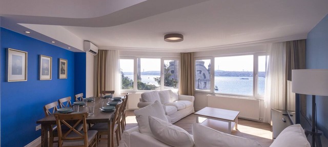 Contemporary Waterfront Apt. with a Stunning View
