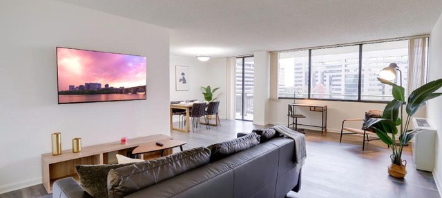 Convenient Apartment near Metro in Crystal City
