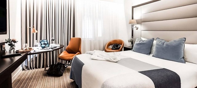 Convenient Stay in Dublin Downtown! Stylish Hotel Close to Irish Whiskey Museum