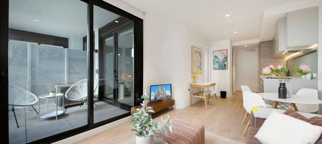 Cool and Contemporary on the City’s Edge