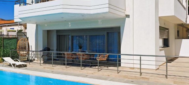 Costa Voula Shared Pool & Beach Apartment A2