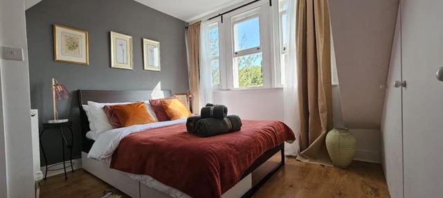 Cosy and quiet one bedroom Thames flat