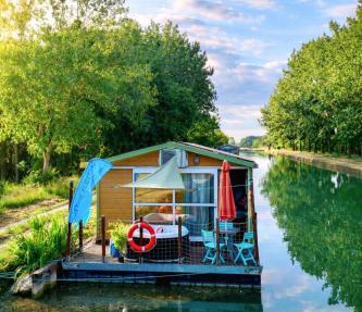 Cottage flottant nature, Jacuzzi Privé en supplément près de Dijon in Ouges