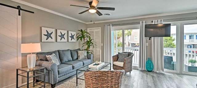 Couple’s Retreat w/Balcony in Surfside Beach!