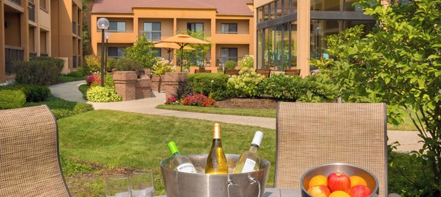 Courtyard by Marriott Chicago Deerfield