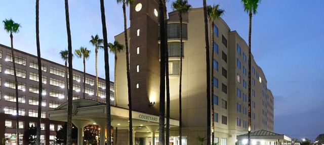 Courtyard by Marriott Los Angeles LAX/Century Boulevard