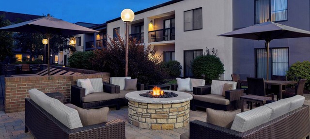Courtyard by Marriott Pittsburgh Airport