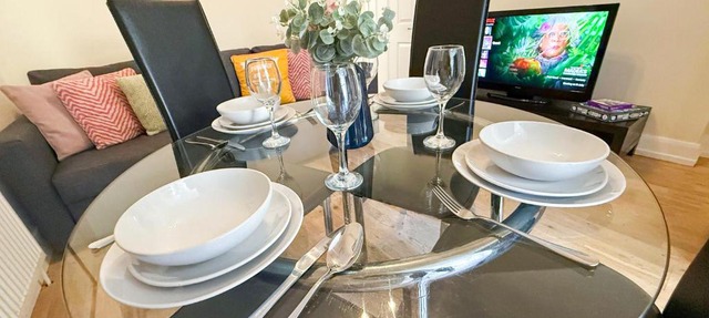 Cozy 1-BDR Finsbury Park Apt with mini Garden, Paid Parking near Emirates Stadium & Islington by Staylio London