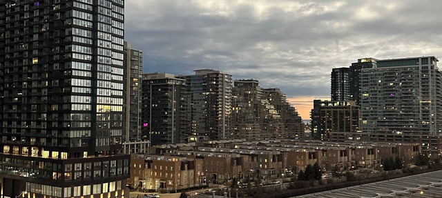 Cozy 1-Bedroom Apartment with Unique View - Available for School Holidays Only