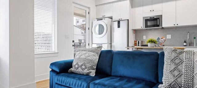 Cozy 1-bedroom condo, fitness room in brilliant Atlanta-Ponce City Market Area