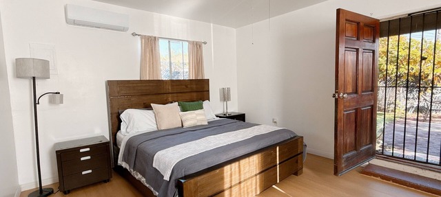 Cozy 1-bedroom cottage in a pleasant Duarte neighborhood