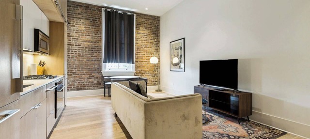 Cozy 1BR Apartment Near CBD | Gated Parking | Gym