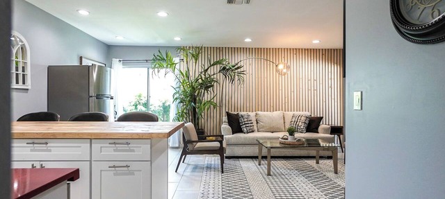 Cozy 2-bedroom condo in peaceful studio city with AC