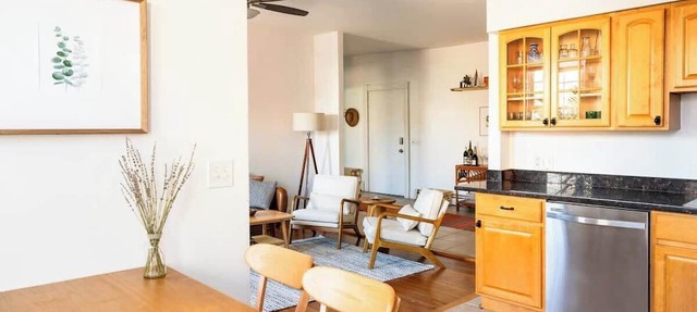 Cozy 2BR/2BA Apt on Broadway