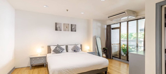 Cozy 2BR Apt in Central Bangkok 5 mins BTS 110 SQM