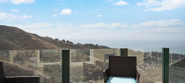 Cozy 2BR Mountain View Private Deck