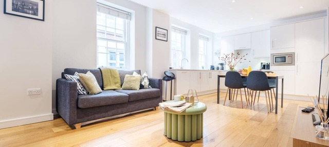 Cozy 2BR Steps from Tower Hill & Tower Bridge