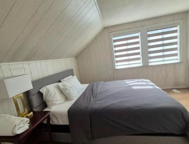 Cozy 3BR House Near Airport & Transit!