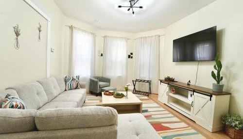 Cozy 4BD2BA Near Boston-Encore-T-Station and Diners