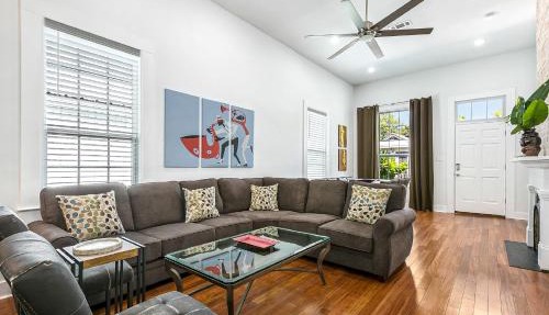 Cozy and Charming House with Luxury Amenities